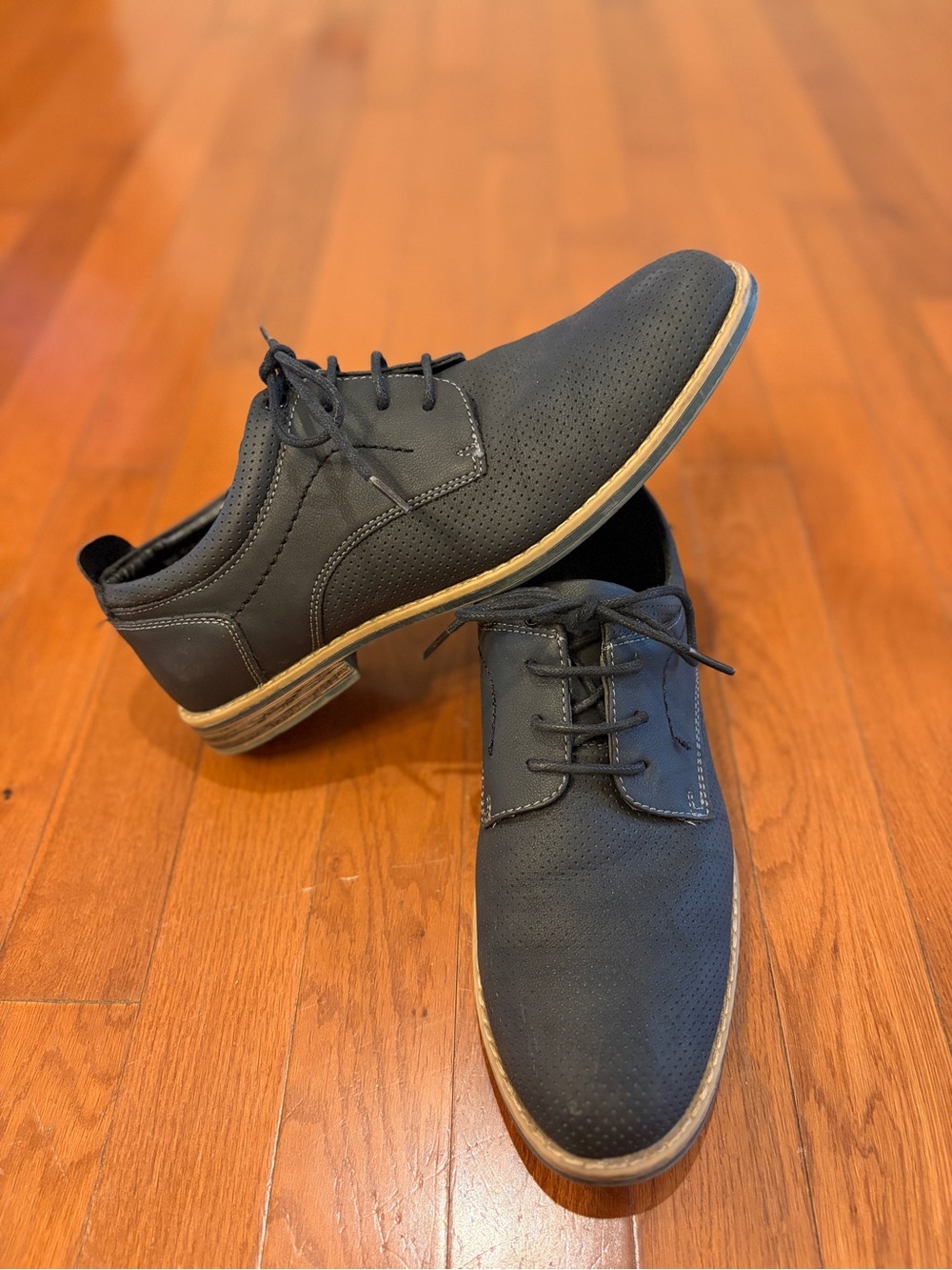Ashford Hayes | Men's Black Oxford Lace-Up Dress Shoes with Contrast Sole